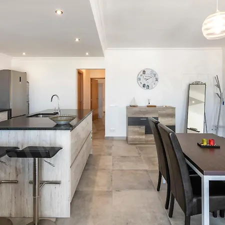 Centeanes Apartment *